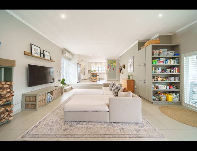 3 BEDROOM HOUSE FOR SALE IN BEACON BAY